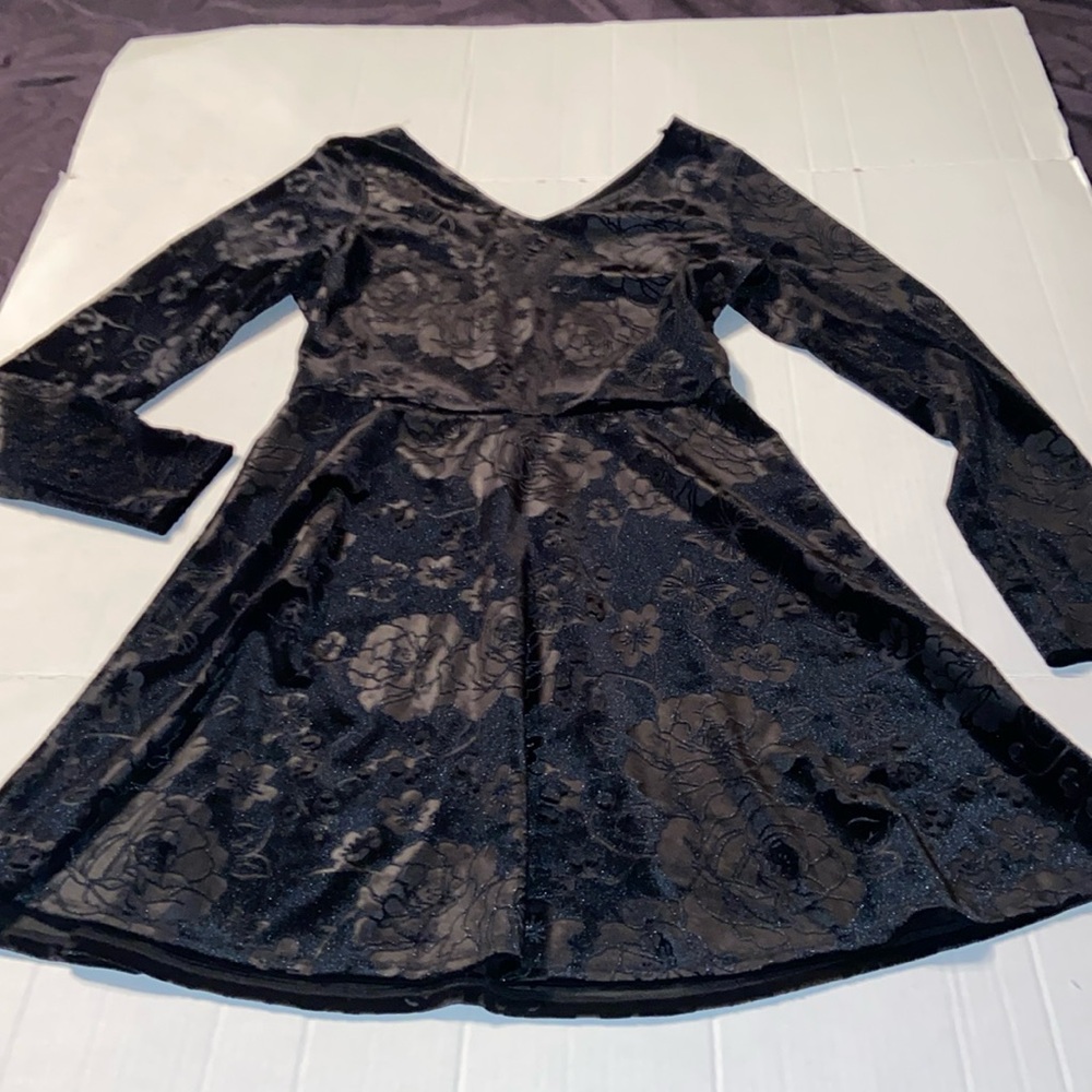 Black velvet floral cocktail dress by one clothing size L